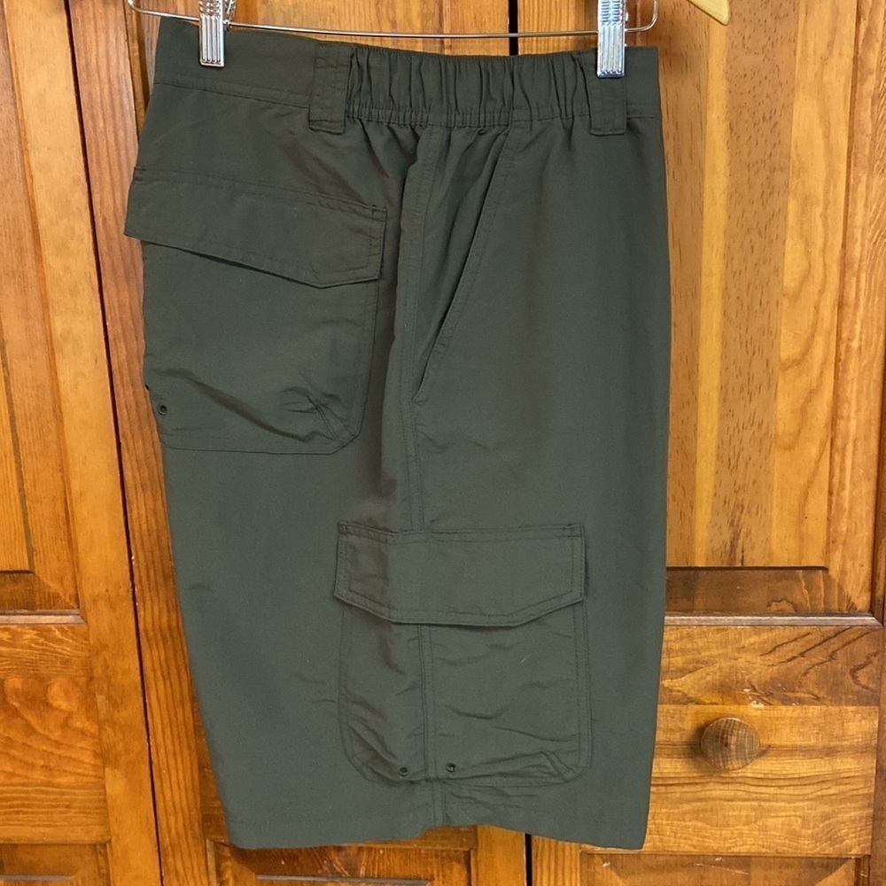 White Sierra Nylon Cargo Outdoor Shorts  XL EUC Deep Army Green